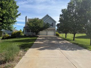 15143 Briarwood Drive, Basehor, KS 66007
