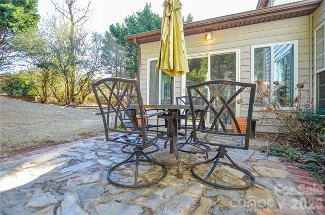 9144 Linden Tree Lane, Charlotte, NC 28277