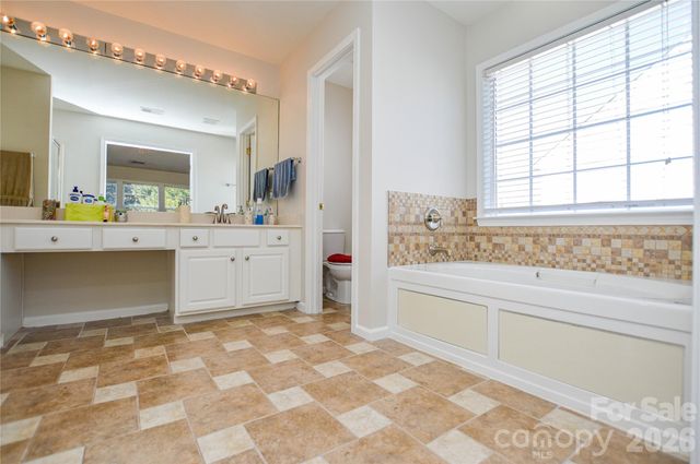 9144 Linden Tree Lane, Charlotte, NC 28277