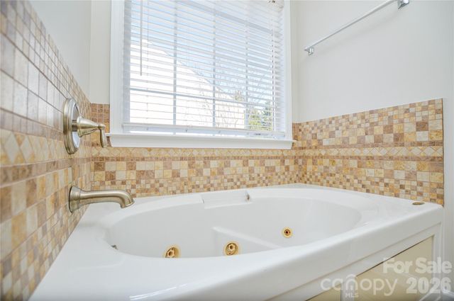 9144 Linden Tree Lane, Charlotte, NC 28277