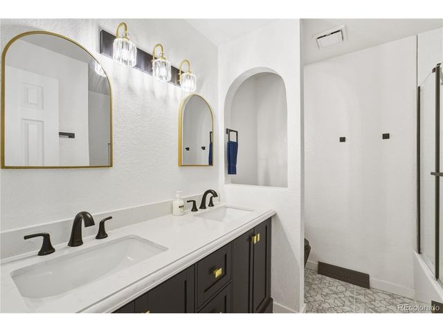1080 S Garrison St, Lakewood, CO 80226