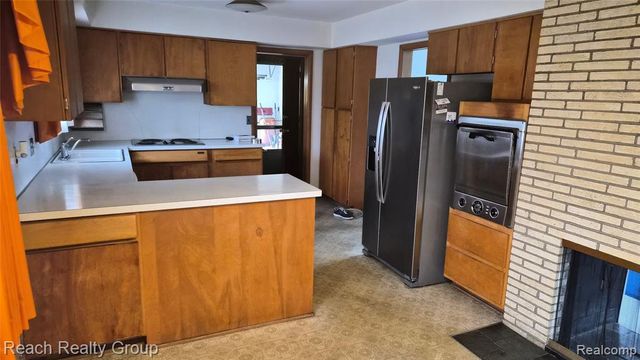 28438 San Marino Drive, Southfield, MI 48034