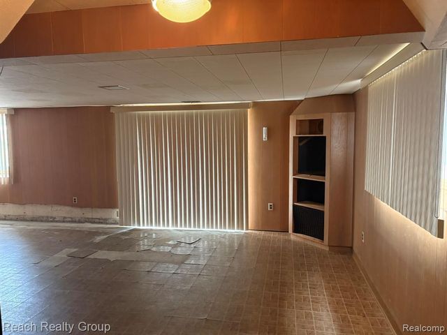 28438 San Marino Drive, Southfield, MI 48034