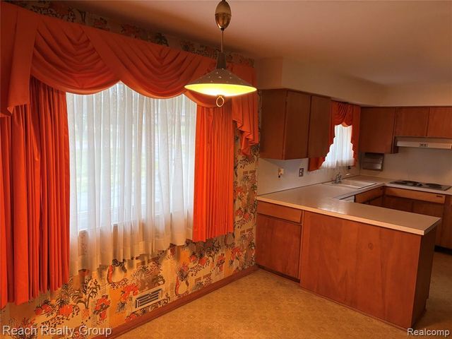 28438 San Marino Drive, Southfield, MI 48034