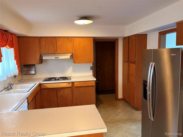 28438 San Marino Drive, Southfield, MI 48034