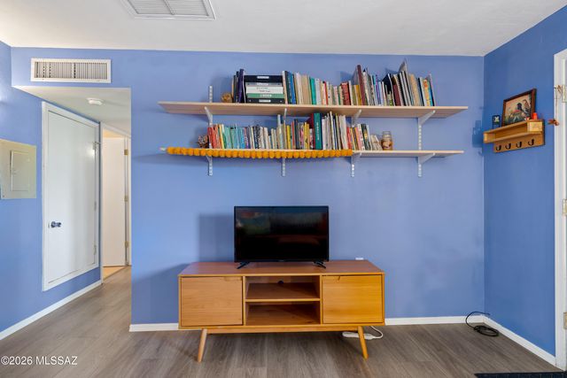 350 N Silverbell Rd Apt 111, Tucson, AZ 85745