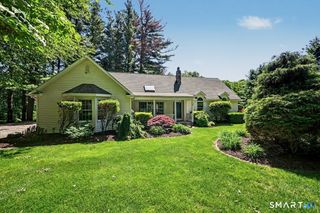 207 Grassy Hill Road, Woodbury, CT 06798