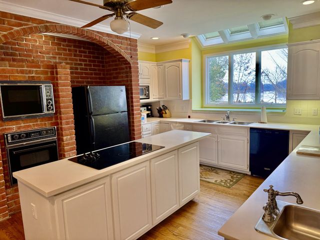 51 Timberlake Dr, Fayetteville, TN 37334