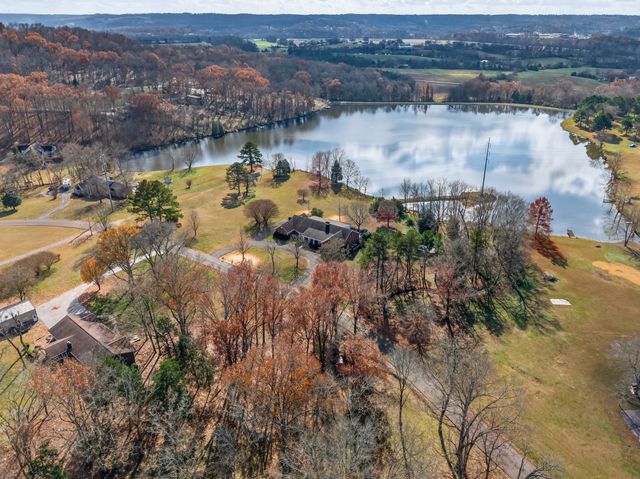 51 Timberlake Dr, Fayetteville, TN 37334