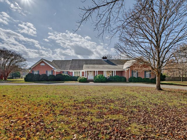 51 Timberlake Dr, Fayetteville, TN 37334
