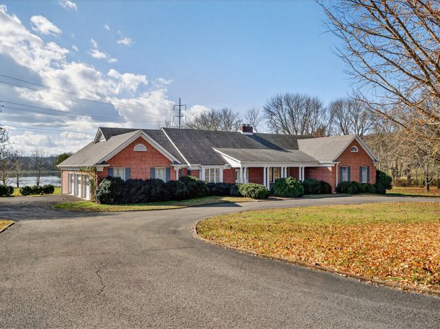 51 Timberlake Dr, Fayetteville, TN 37334