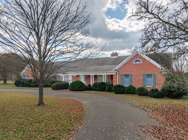 51 Timberlake Dr, Fayetteville, TN 37334