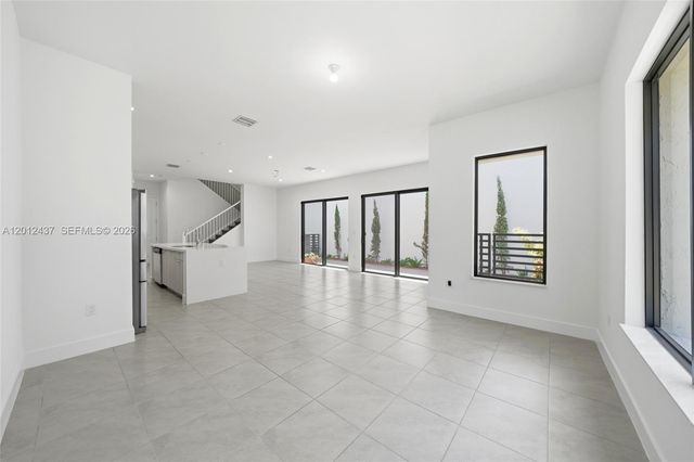 4356 NW 80th Ave, Doral, FL 33166