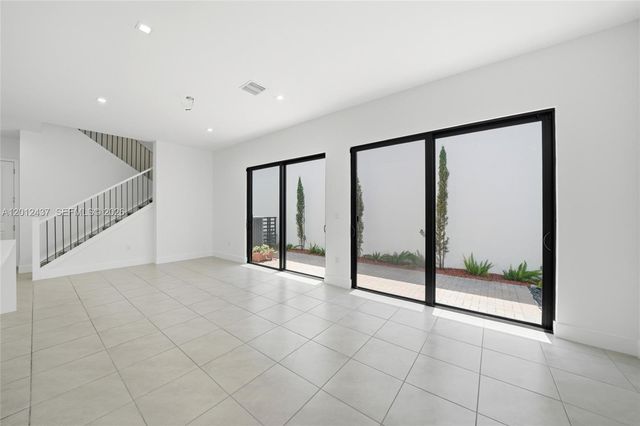 4356 NW 80th Ave, Doral, FL 33166