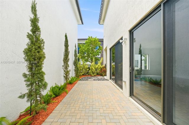 4356 NW 80th Ave, Doral, FL 33166