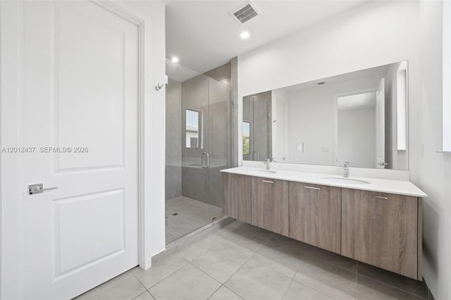 4356 NW 80th Ave, Doral, FL 33166