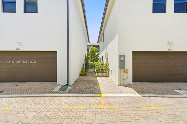 4356 NW 80th Ave, Doral, FL 33166