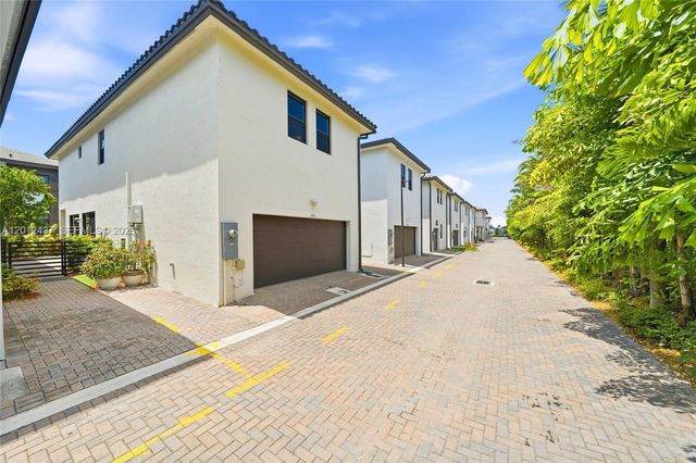 4356 NW 80th Ave, Doral, FL 33166