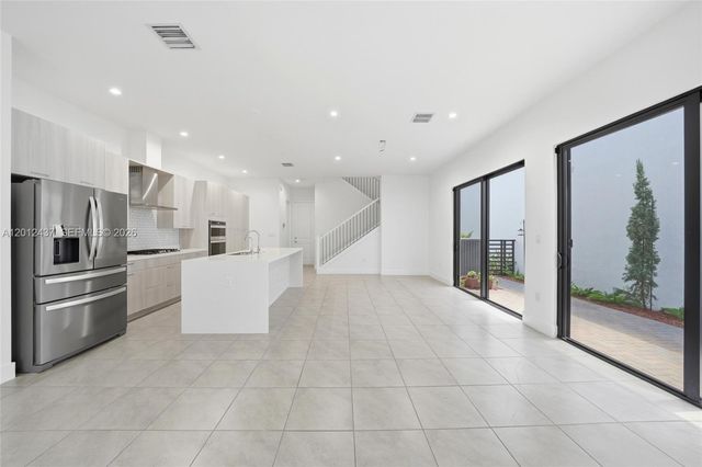 4356 NW 80th Ave, Doral, FL 33166