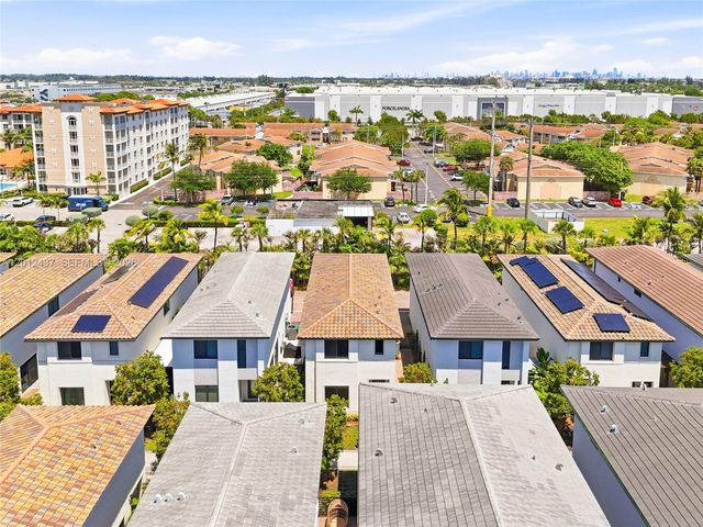 4356 NW 80th Ave, Doral, FL 33166