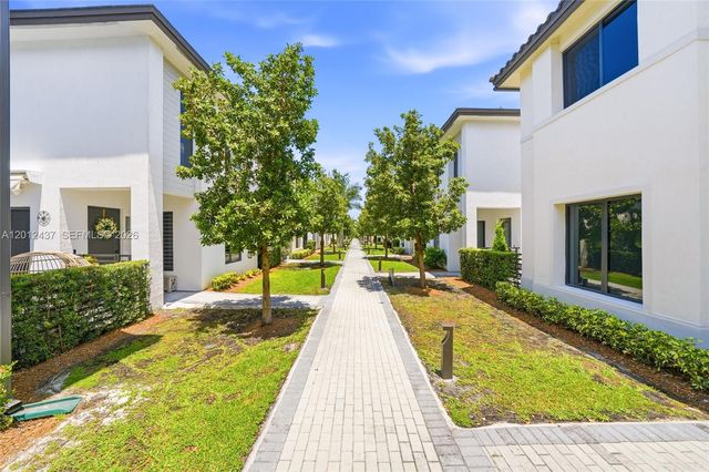 4356 NW 80th Ave, Doral, FL 33166