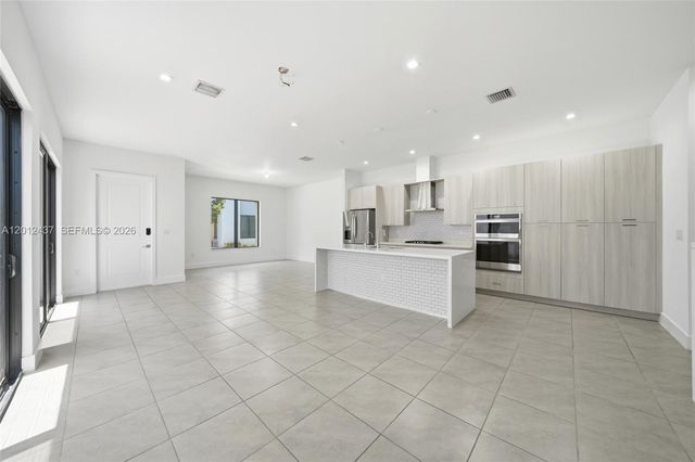 4356 NW 80th Ave, Doral, FL 33166
