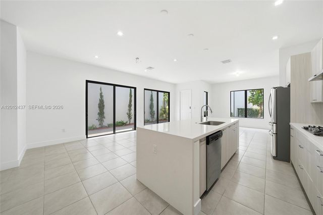 4356 NW 80th Ave, Doral, FL 33166