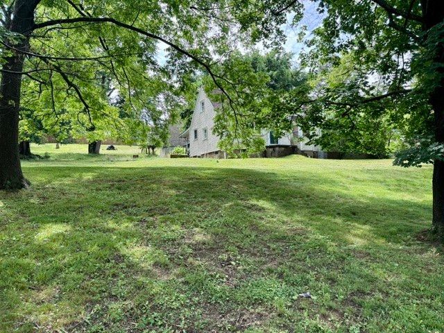 2704 Edith Dr, Lower Burrell, PA 15068