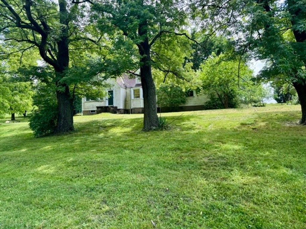 2704 Edith Dr, Lower Burrell, PA 15068