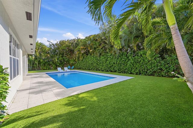 2840 NE 22nd Avenue, Lighthouse Point, FL 33064