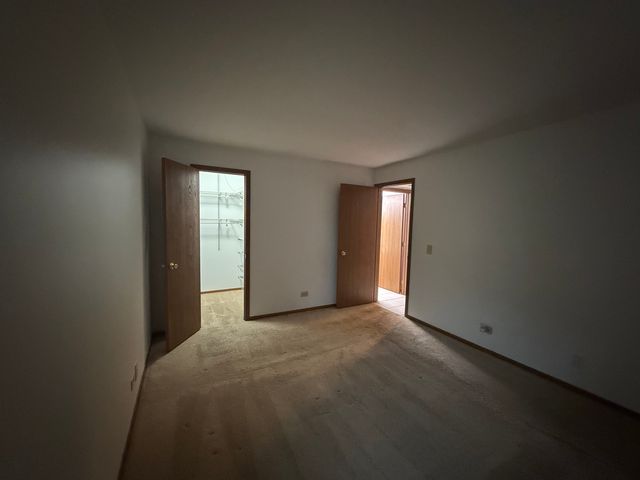266 Greensboro Court 5, Elk Grove Village, IL 60007