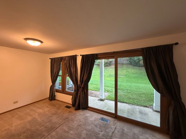 266 Greensboro Court 5, Elk Grove Village, IL 60007