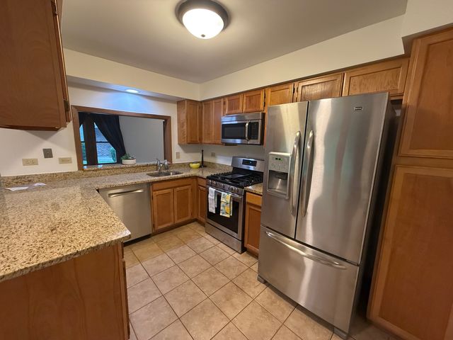 266 Greensboro Court 5, Elk Grove Village, IL 60007