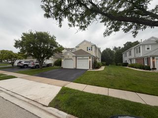 266 Greensboro Court 5, Elk Grove Village, IL 60007