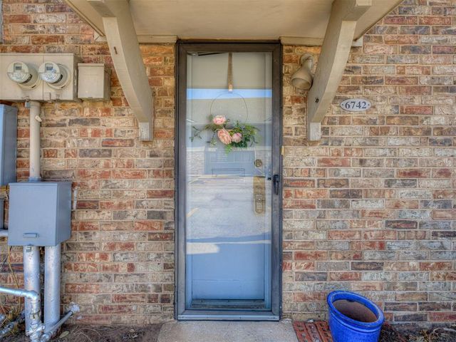 6742 N Meridian Avenue, Oklahoma City, OK 73116