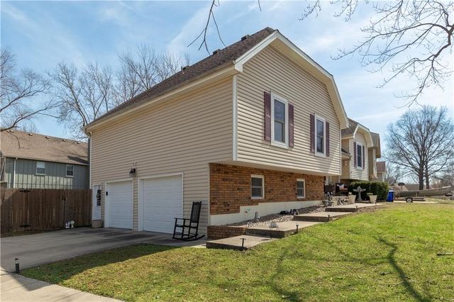 1802 S Arrowhead Drive, Olathe, KS 66062