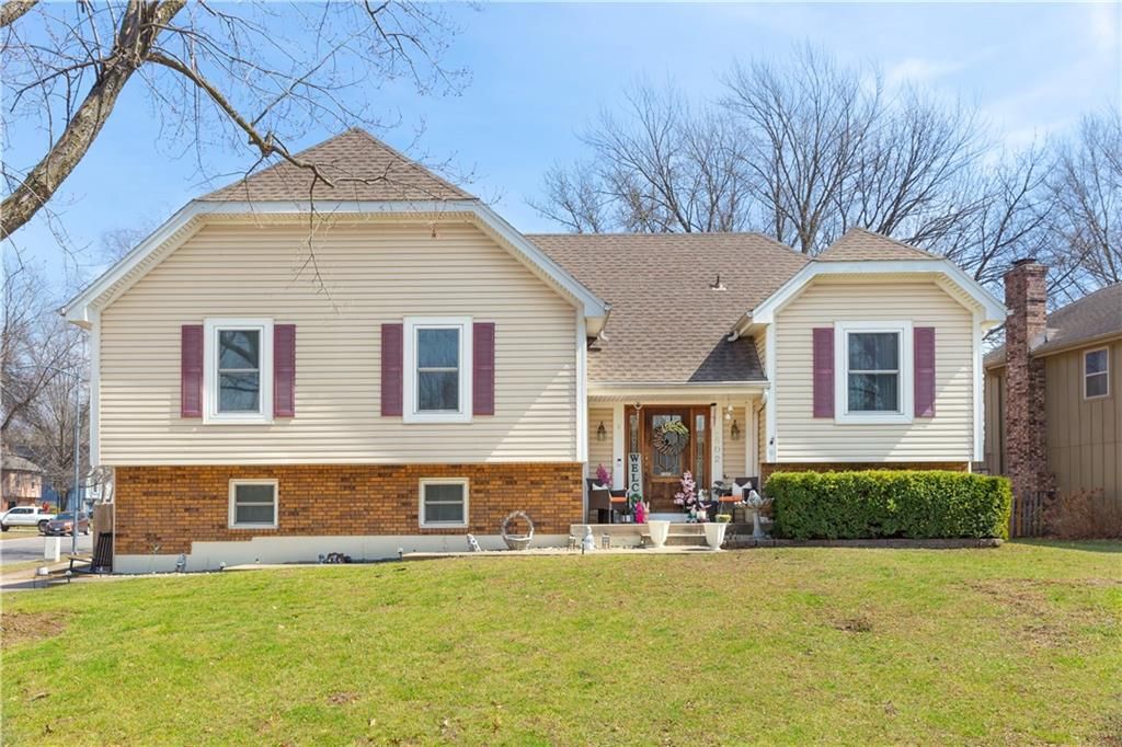 1802 S Arrowhead Drive, Olathe, KS 66062