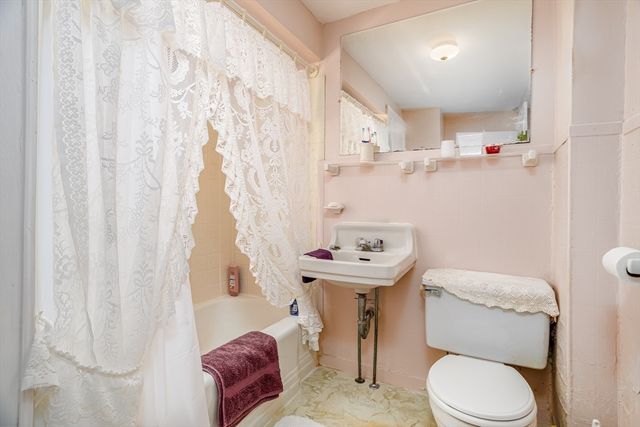 9 Dudley Street, Leominster, MA 01453