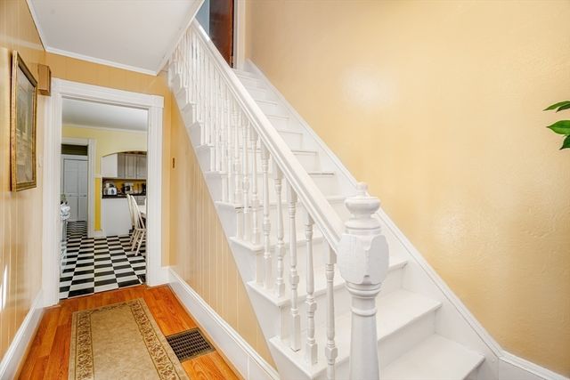 9 Dudley Street, Leominster, MA 01453