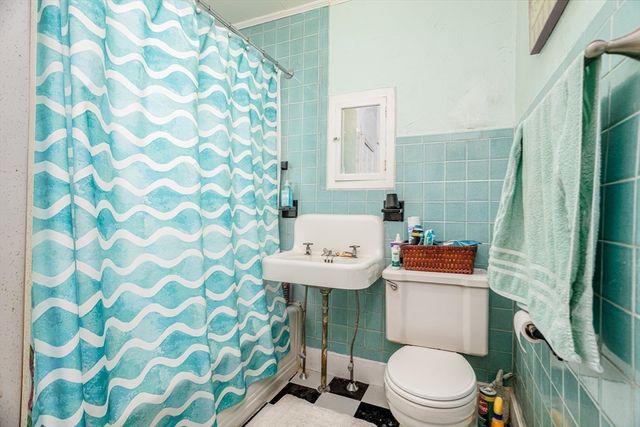 9 Dudley Street, Leominster, MA 01453