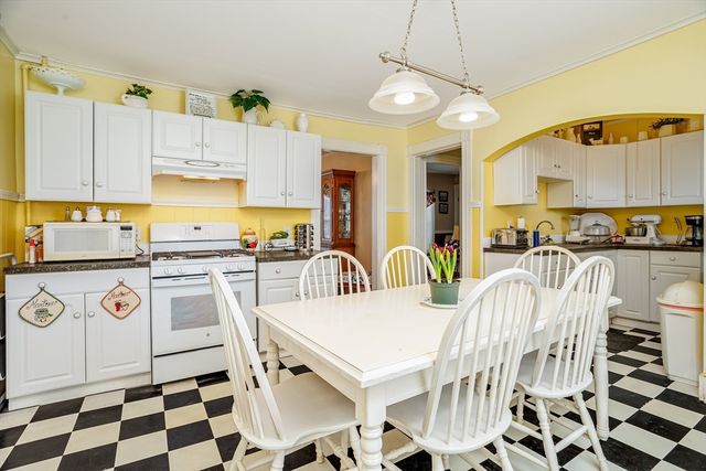 9 Dudley Street, Leominster, MA 01453