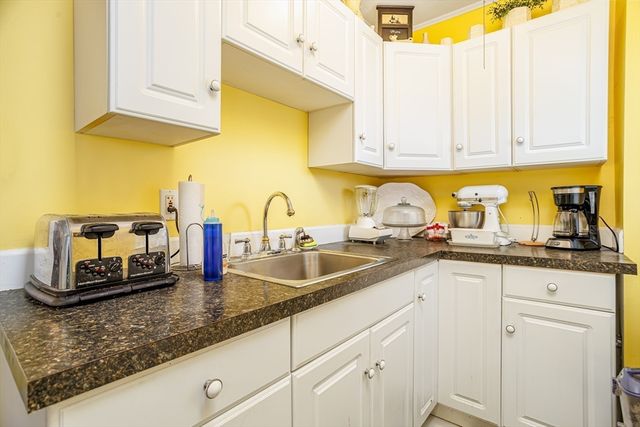 9 Dudley Street, Leominster, MA 01453