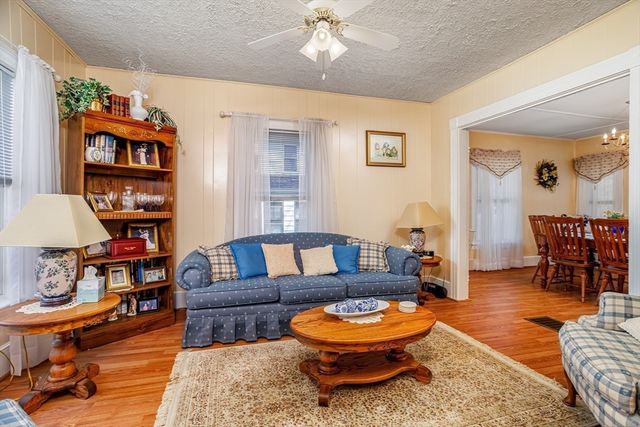 9 Dudley Street, Leominster, MA 01453