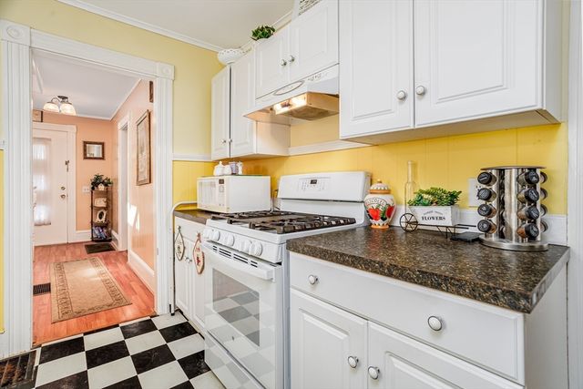 9 Dudley Street, Leominster, MA 01453