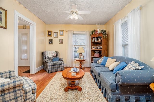 9 Dudley Street, Leominster, MA 01453