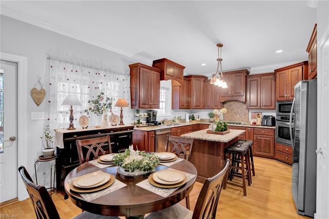 305 Chaptico RN, Yorktown, VA 23693