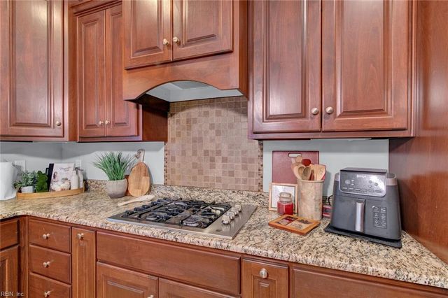 305 Chaptico RN, Yorktown, VA 23693