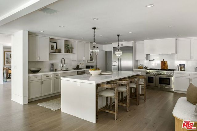 2536 Pesquera Drive, Los Angeles, CA 90049