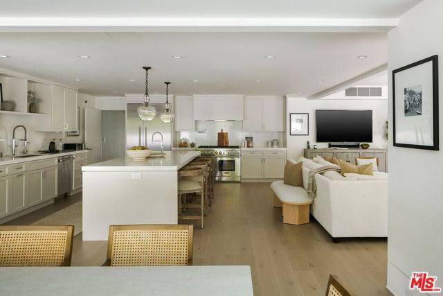 2536 Pesquera Drive, Los Angeles, CA 90049