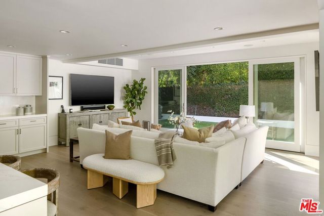 2536 Pesquera Drive, Los Angeles, CA 90049
